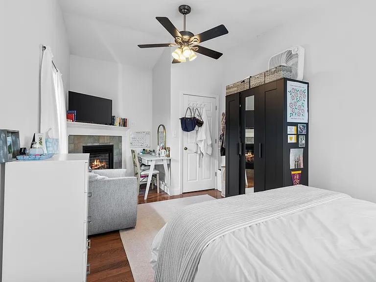 536 E 4th St #2 — Photo 13