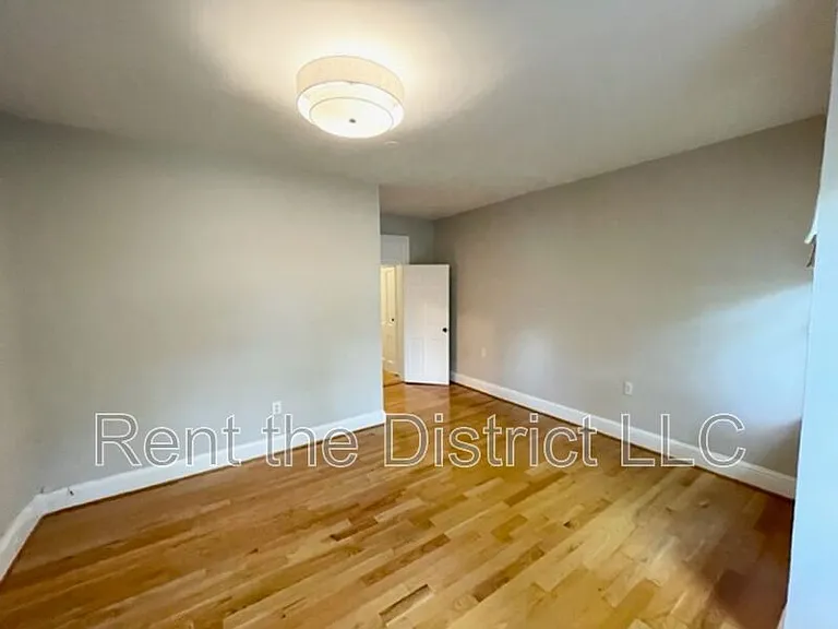 525 5th St NE — Photo 16