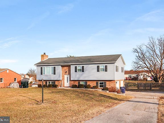 3rd image of 124 Wheatland Dr