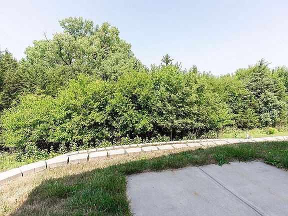 3rd image of 2647 NW Columbine Dr