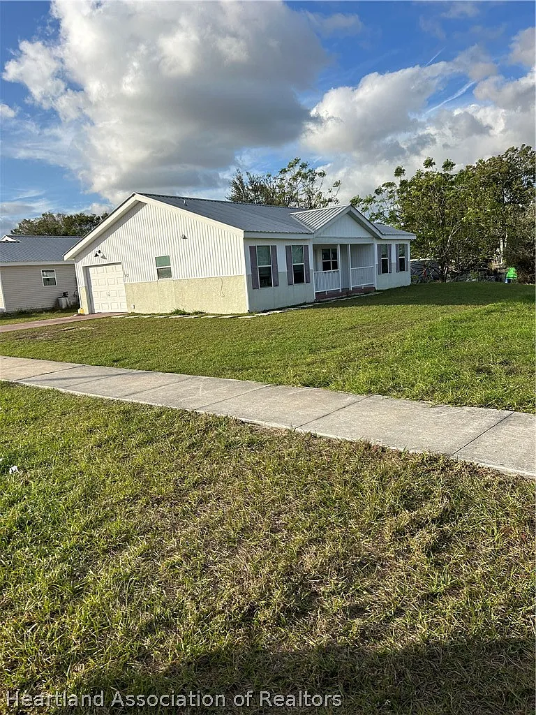 3 bed, 2.0 bath, 1220 sqft, $1,550 — Photo 3