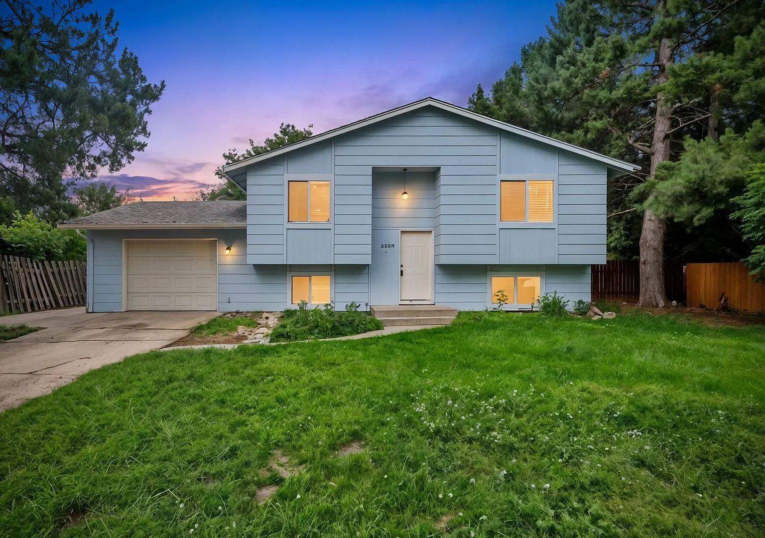 Massive Yard & Quiet Neighborhood — Photo 1