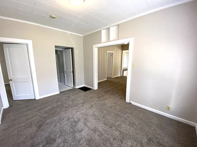 352 Bassett Ave — Photo 8