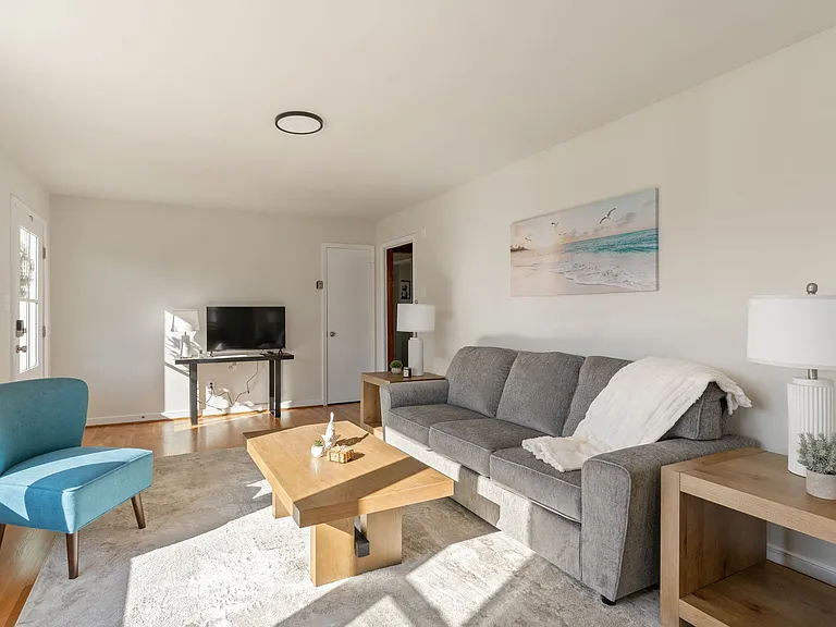8702 Claymont Dr — Photo 18