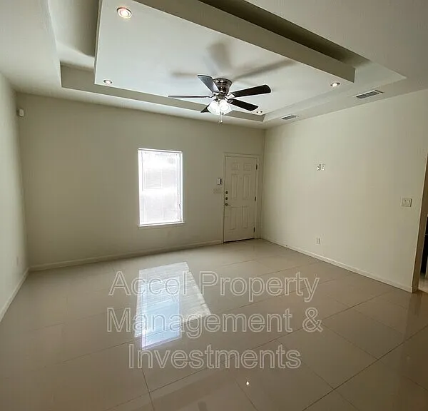 1715 W Smith Dr #4 — Photo 2