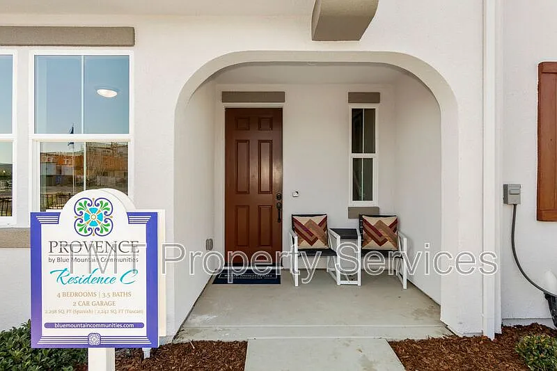 4 bed, 3.5 bath, 2298 sqft, $2,950 — Photo 2