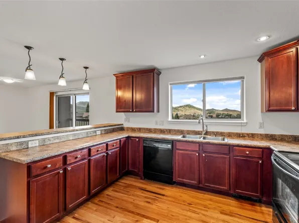 127 Oak Ridge Cir #104, Oak Creek, CO 80467