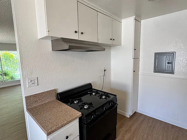 3951 Howard Ave — Photo 7