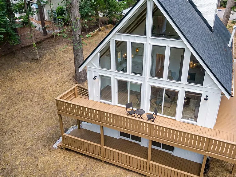 912 Langford Pl — Photo 1