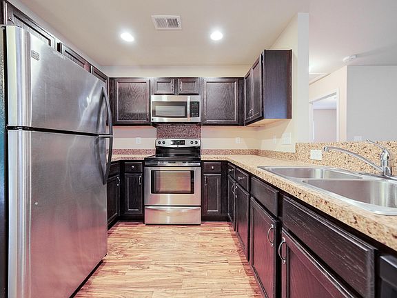 5th image of 207 Coosawatchie St