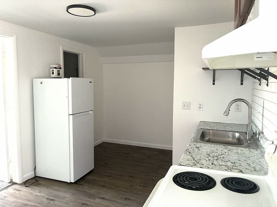 1st image of 405 Ash St APT 3