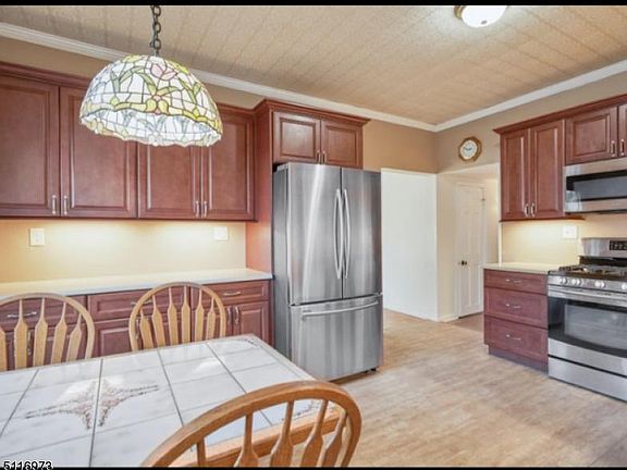 4th image of 42 W End Ave