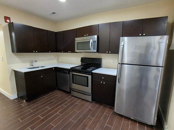 4th image of 2329 N Park Ave #B