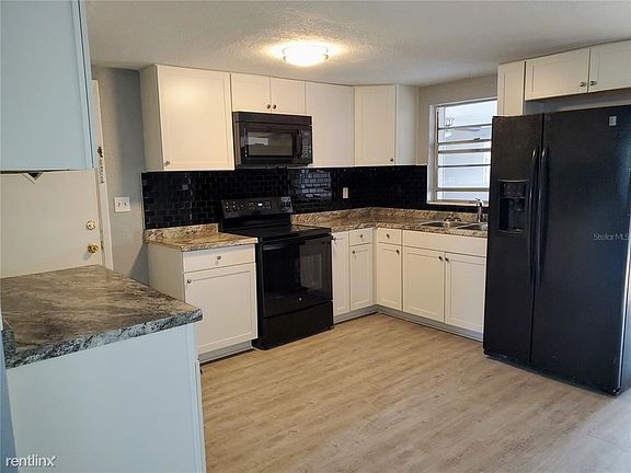 4th image of 3112 Justine Ave