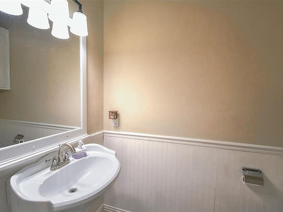 4th image of 6115 Kingswood Dr