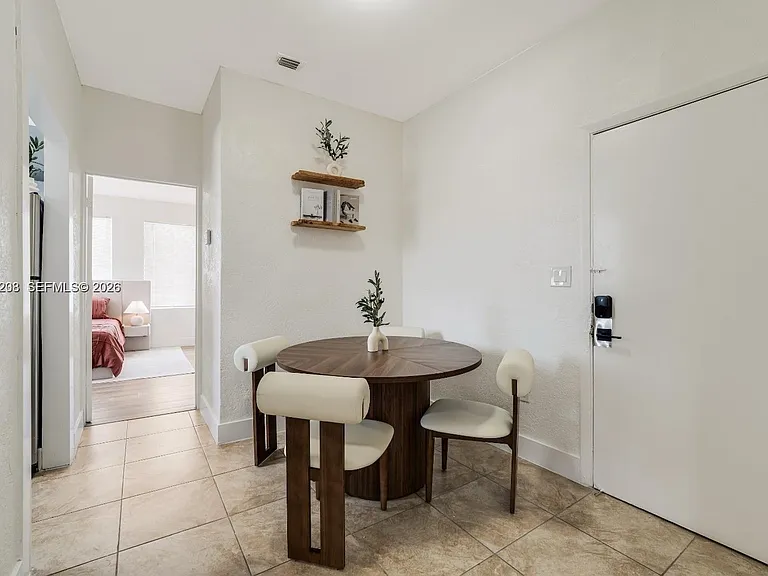 301 SW 10th Ave #7 — Photo 7