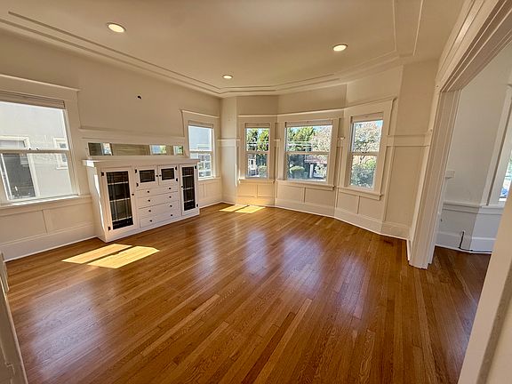3rd image of 4045 Manila Ave APT 3