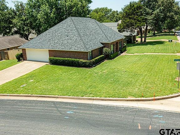 3rd image of 608 Cedar Creek Dr