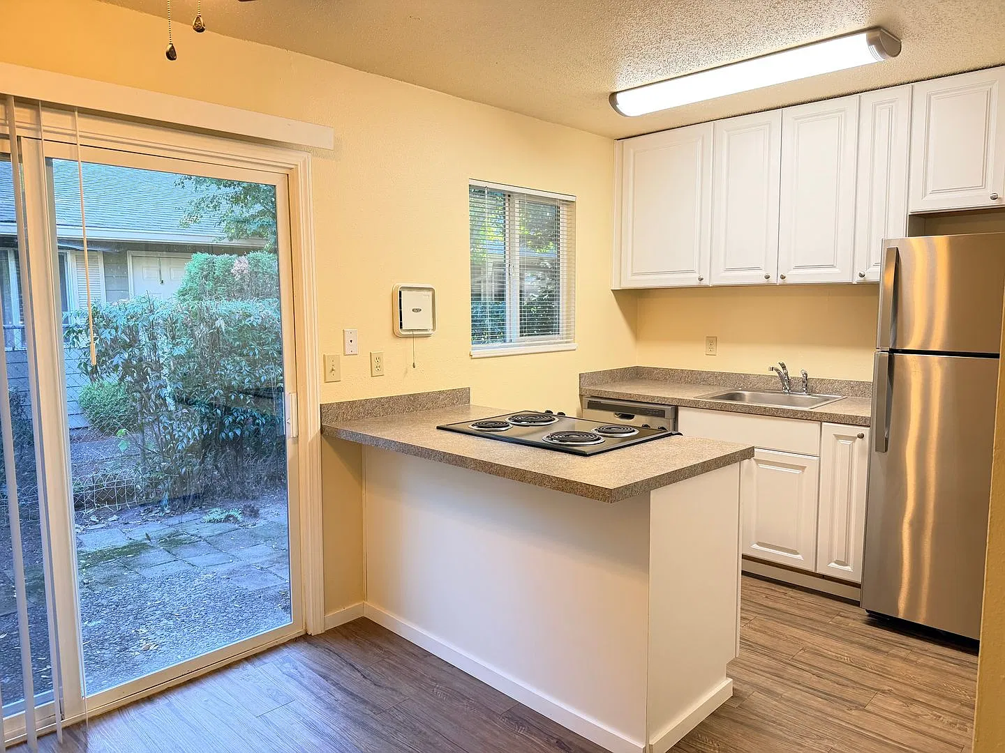 Marion Street Duplex 1002 — Photo 4
