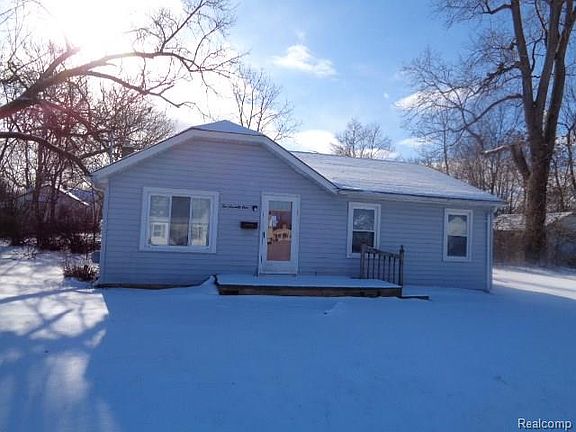 3rd image of 1071 W McLean Ave