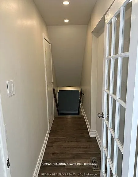 187 Crossland Gate #LOWER — Photo 4