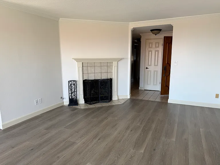 760 W 30th St #9 — Photo 10