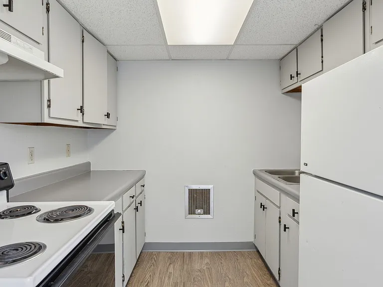 Highlands Apartments — Photo 12