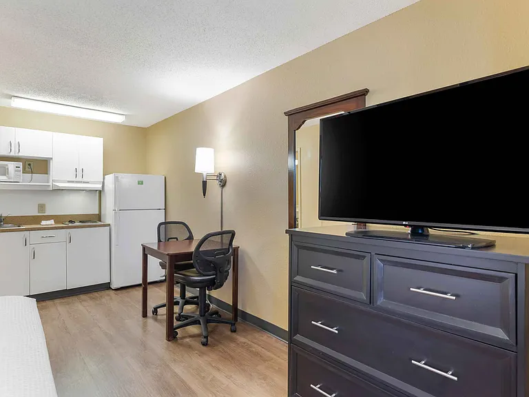 Studio Suite - 1 Queen Bed