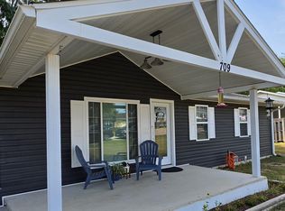 709 N Pine St, Willow Springs, MO 65793