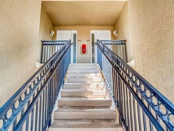 3rd image of 120 Calle El Jardin St #203