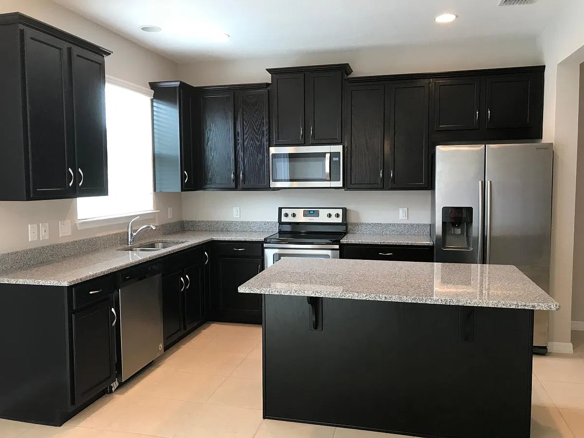 3 bed, 2.5 bath, 1600 sqft, $2,400 — Photo 3