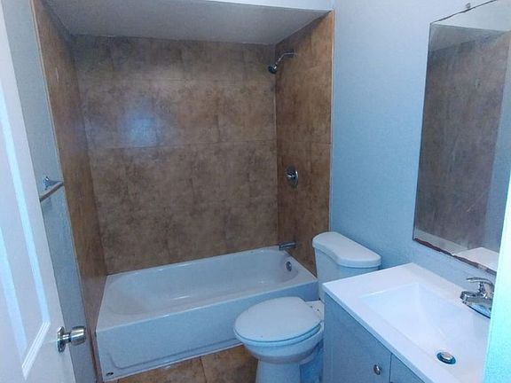 2nd image of 2420-2422 Chestnut Woods Dr #686fe34f3