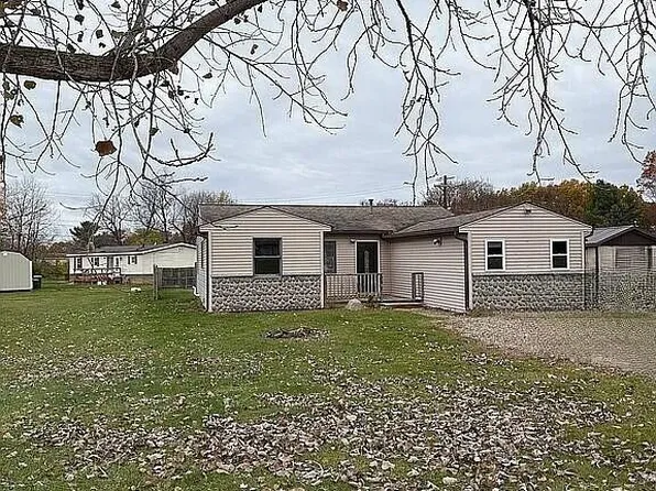 67848 Ottawa Dr, Sturgis, MI 49091