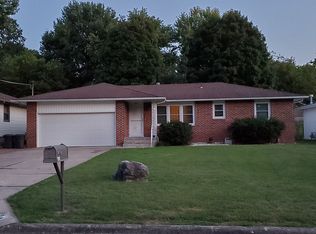 914 E Caravan St, Springfield, MO 65803