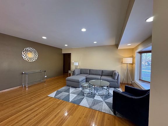 3rd image of 750 Willow Dr