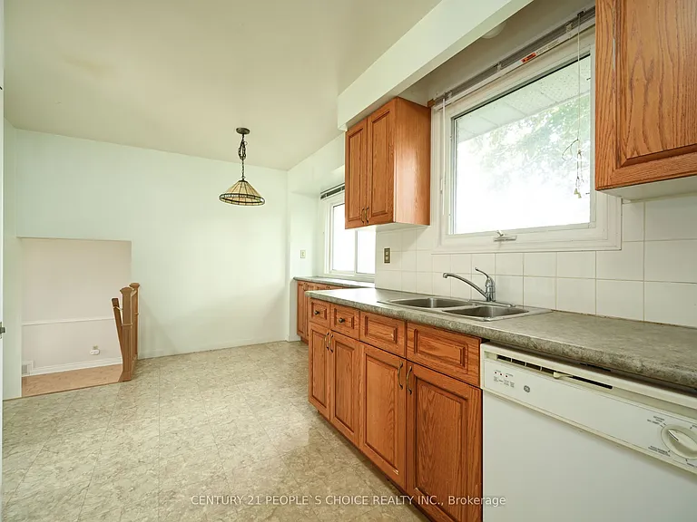 2132 Hixon St — Photo 12