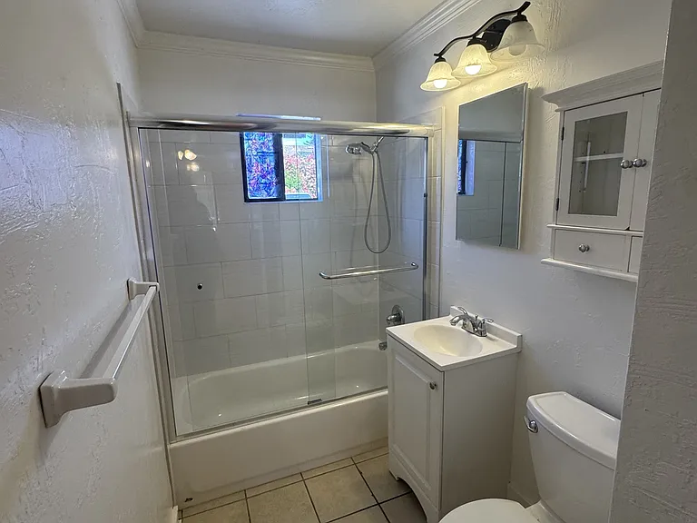 205 N Bayview Ave — Photo 6