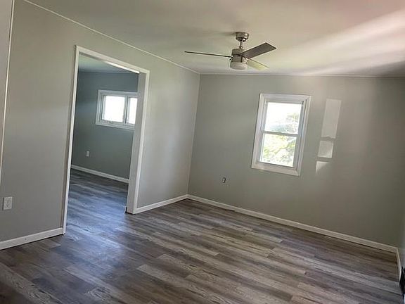 4th image of 70 Burr Ave