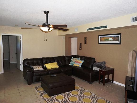 5th image of 2315 N Oleander Ave