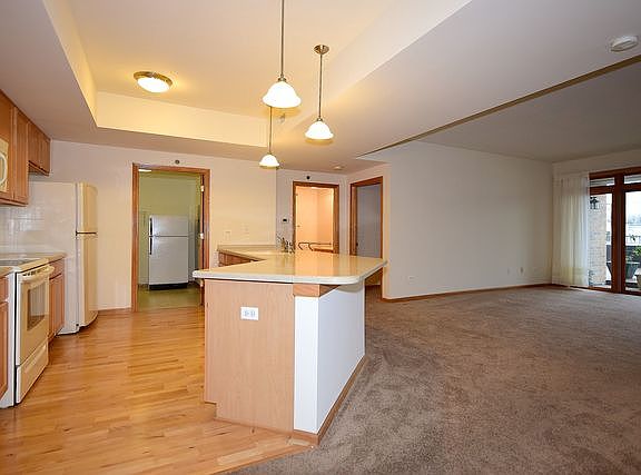 2nd image of 6400 N Northwest Hwy APT 213