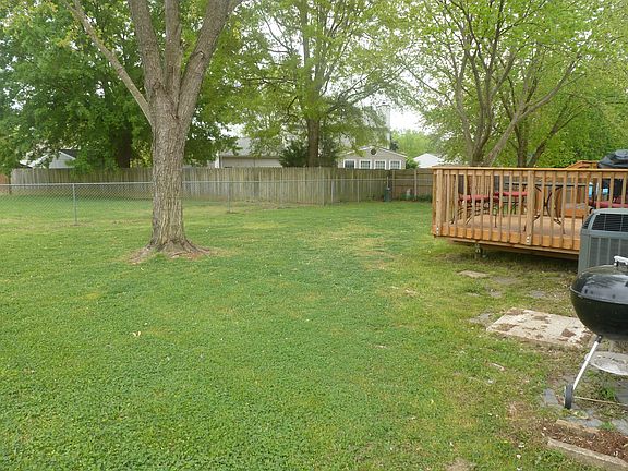4th image of 990 Colleen Dr