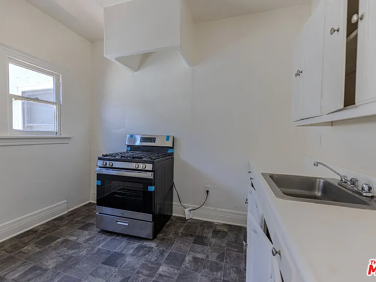 946 S Burlington Ave #212 — Photo 6