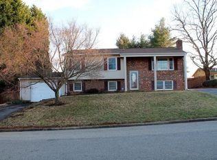 851 Dillon Dr, Vinton, VA 24179