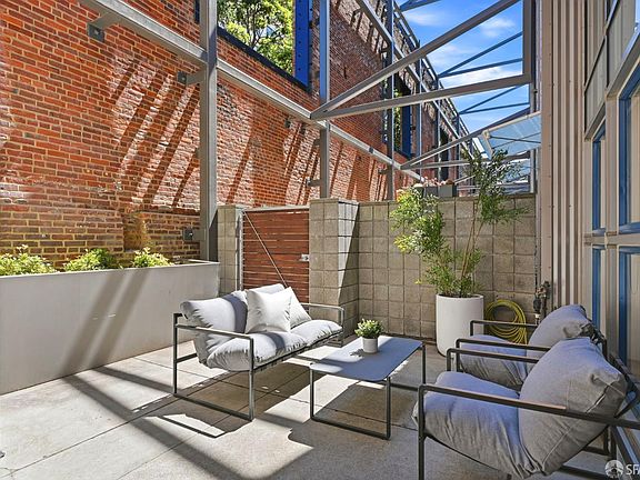 4th image of 650 Delancey St APT 203