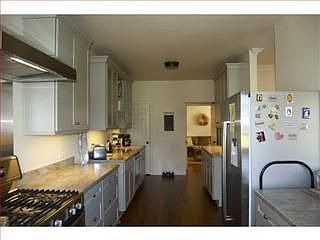 5th image of 44 Pinehurst Ln