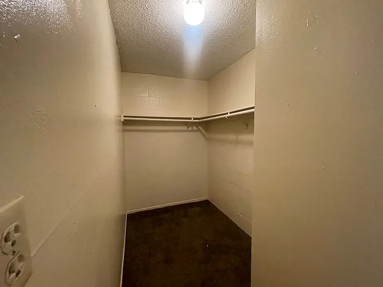 Valley Country Club Apartments — Photo 4