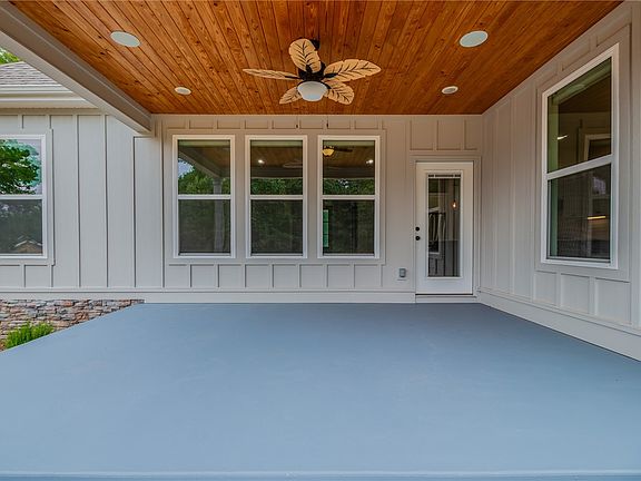 3rd image of 9 Clevedon Cir