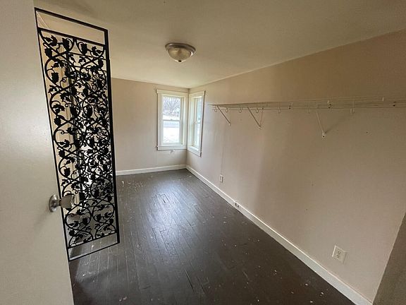 5th image of 5 N Eagle St