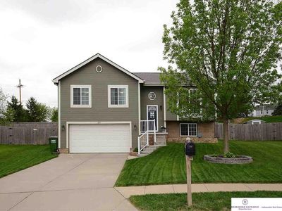 809 Edgewater Dr, Papillion, NE, 68046