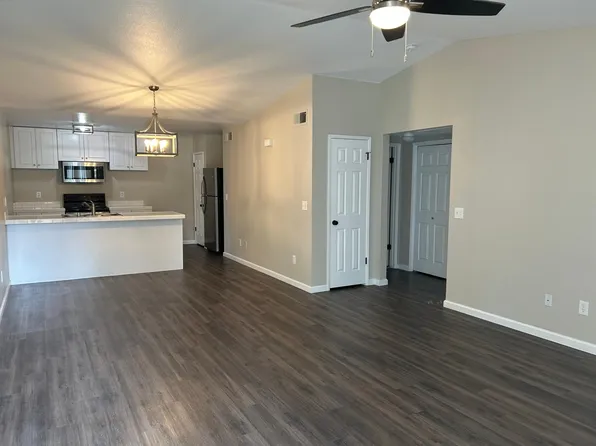 175 N Pollasky Ave #204, Clovis, CA 93612
